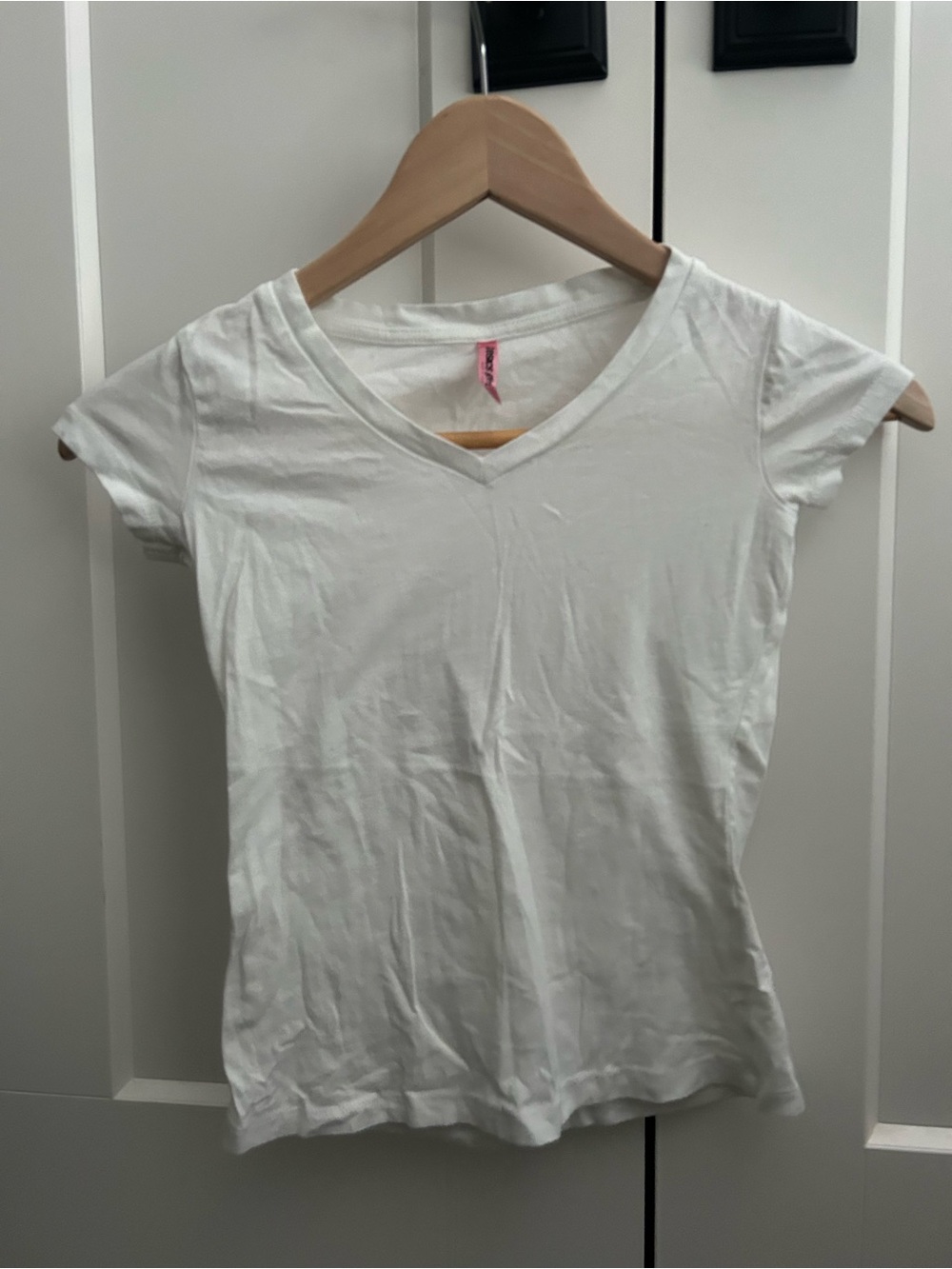 Tresics White V-Neck Short Sleeve Tee